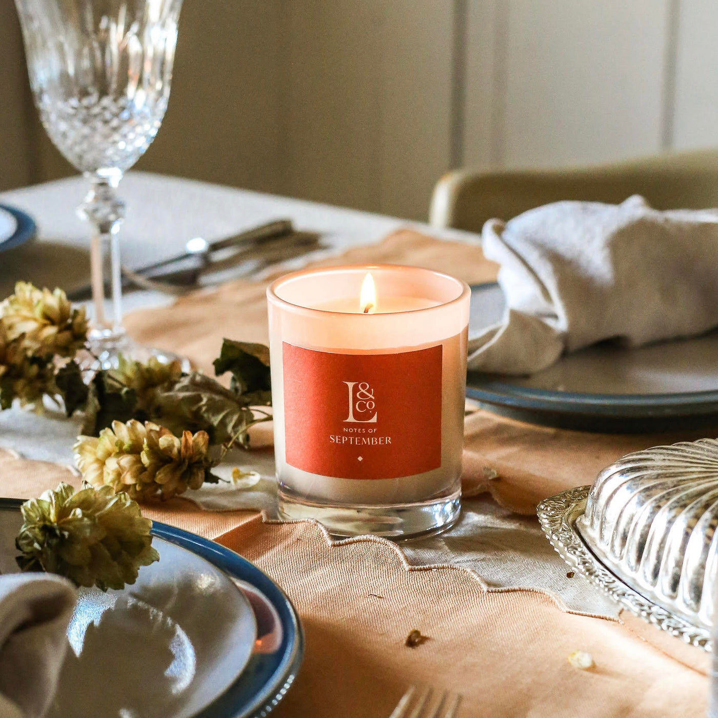 The scent of warm sunshine after the rain. Loriest's Notes of September luxury scented candle captures the harvest season with notes of English pears and glistening blackberries. 215g of vegan sustainable plant-based wax, hand-poured in the UK.