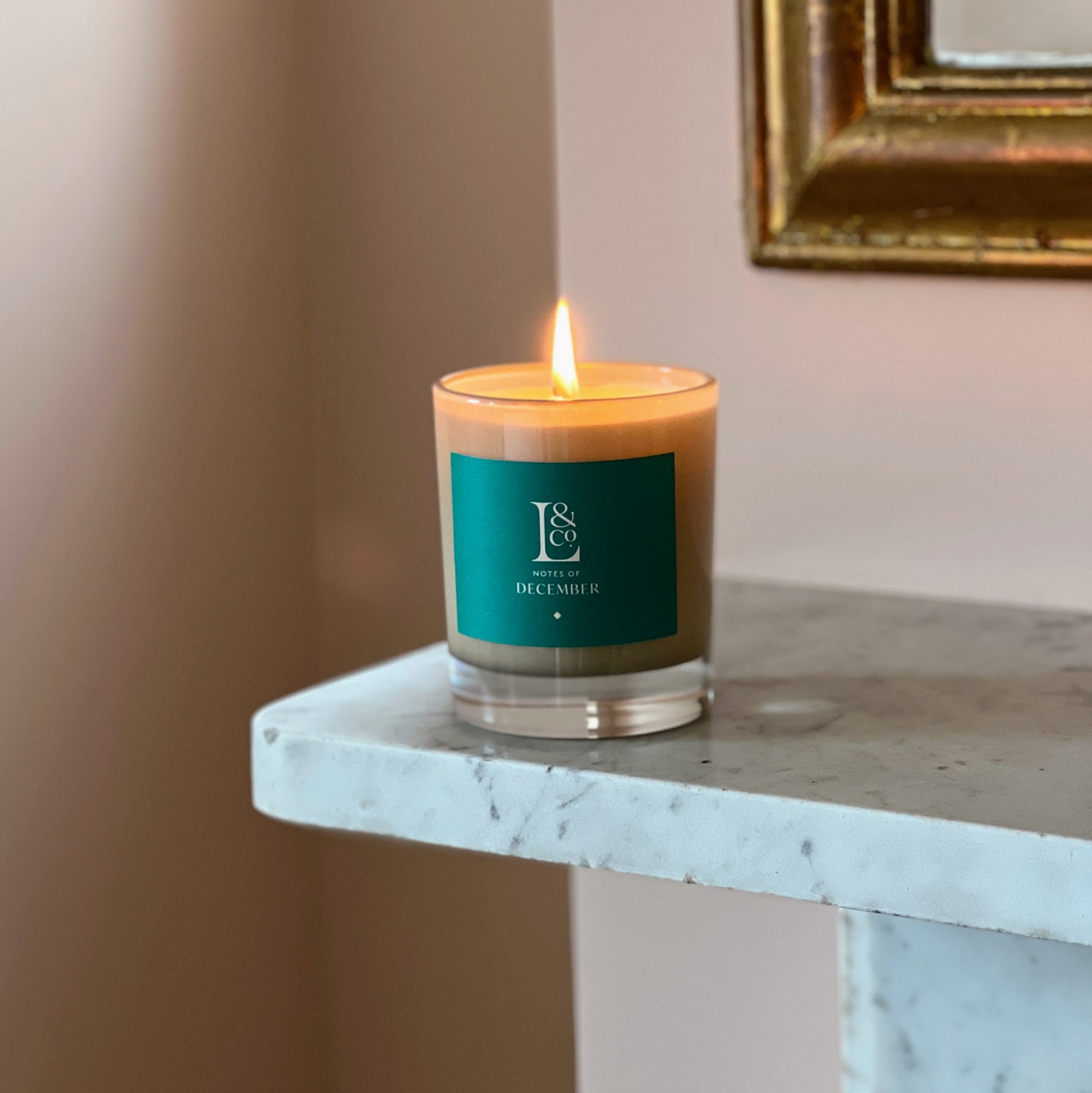 Loriest Notes of December winter candle. Inspired by the evergreens of December with notes of spruce and fir, as well as bay and eucalyptus. 215g of plant-based wax. Hand-poured in England. 