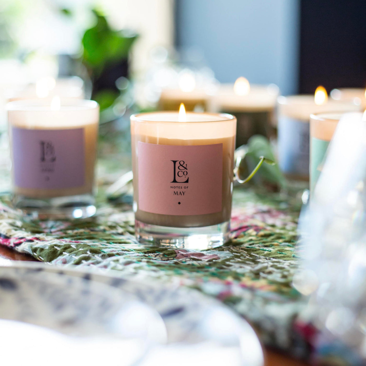 Loriest luxury scented candle Notes of May brings the scent of an early summer garden into your home. Notes of peony, lilac and rhubarb are combined with a sustainable plant based wax. Up to 60 hours glow time. Hand-poured in the UK.