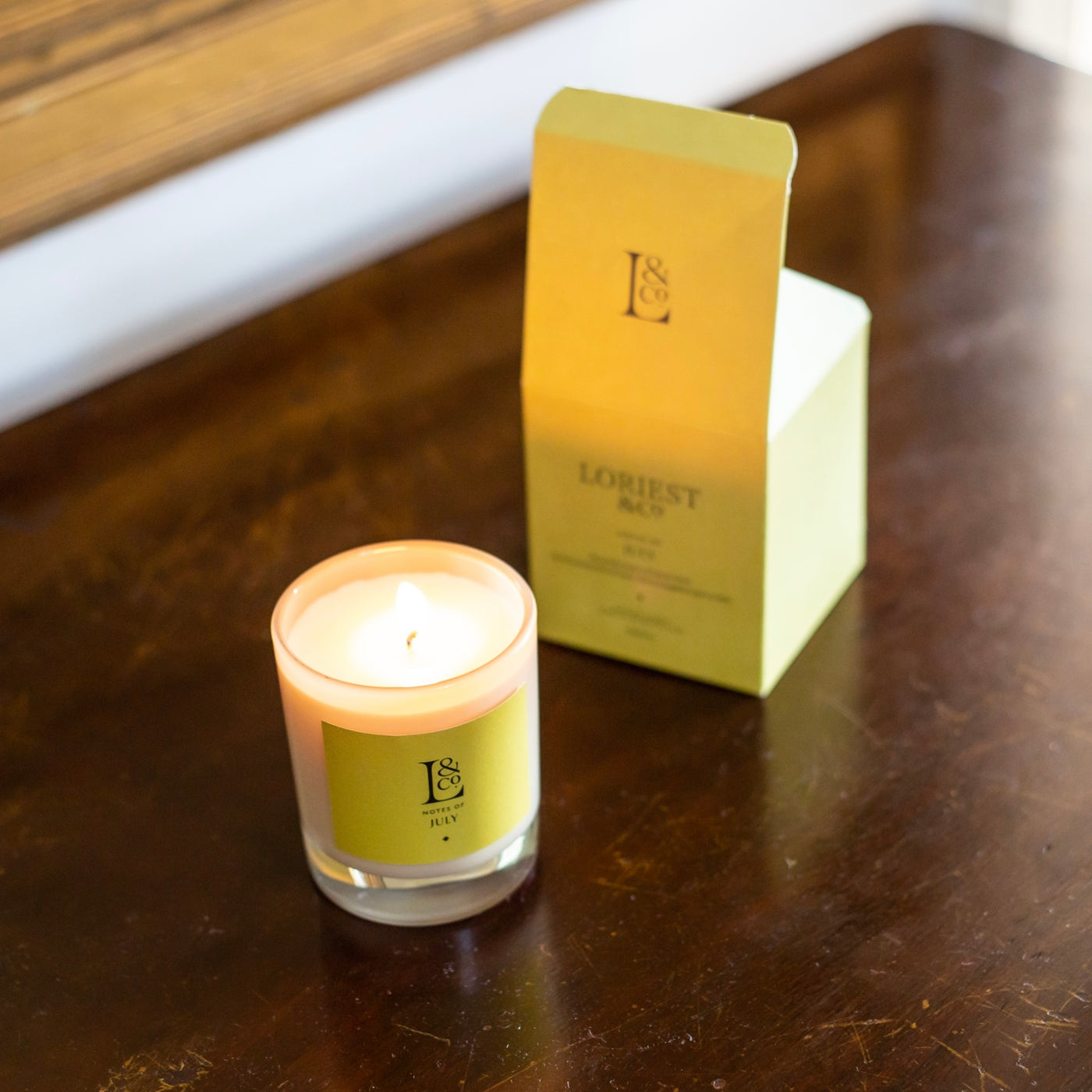 Loriest candles are inspired by each month of the year. Notes of July artfully adorns your home with the scent of tomato vine, sweet pea and mint. A delightfully fresh scent. Hand-poured in the British Isles. 60 hours burn time.
