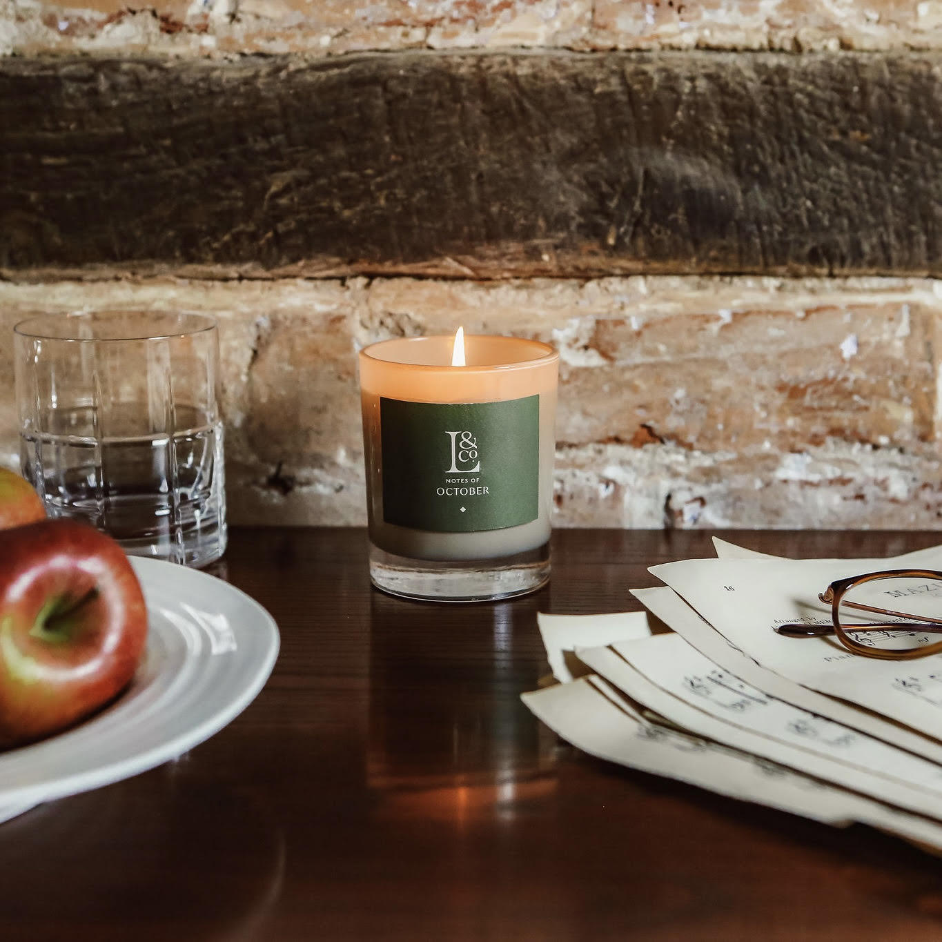 Loriest Notes of October luxury scented candle delightfully captures the invigorating woodland scent of moss and juniper. 215g of plant-based sustainable wax, each candle burns for around 60 hours. Hand-poured in the UK.