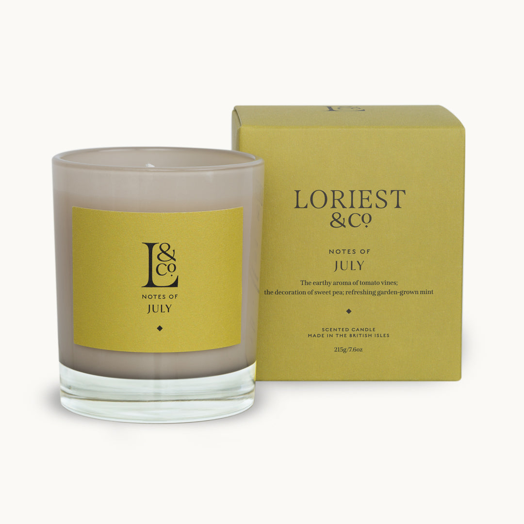 Loriest candles are inspired by each month of the year. Notes of July artfully adorns your home with the scent of tomato vine, sweet pea and mint. A delightfully fresh scent. Hand-poured in the British Isles. 60 hours burn time.